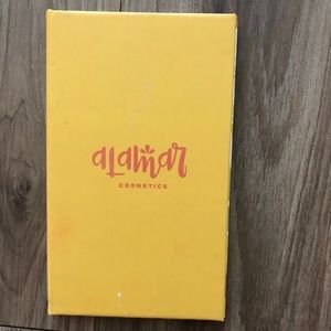 Alamar cosmetics. Reina del caribe shadow palette